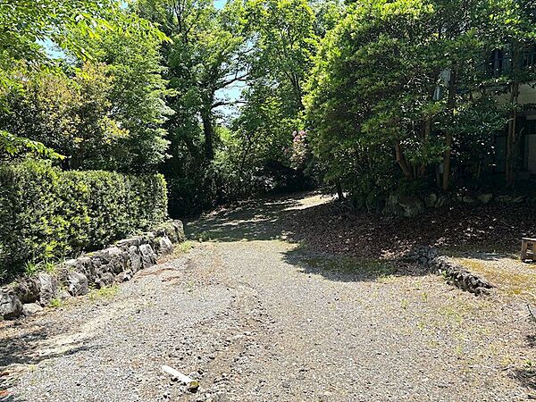 【駐車場】敷地内に複数台の駐車が可能です