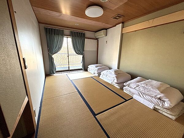 【2階和室】畳がとても落ち着きます