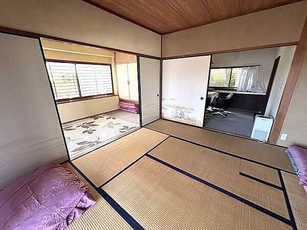 【1階和室】各部屋に行き来できる動線です