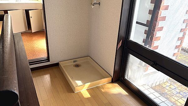 【洗濯機置場】ゆとりのあるスペースです