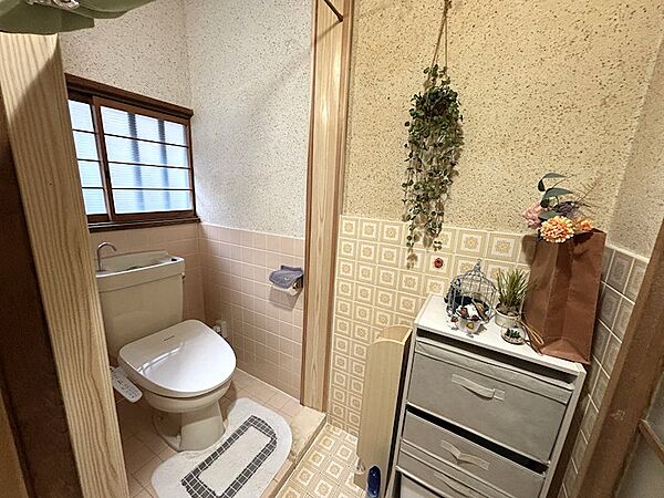 【トイレ】トイレは温水洗浄便座です