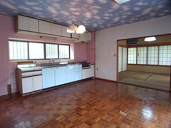 【ダイニング】暖かい日差しが差し込みます