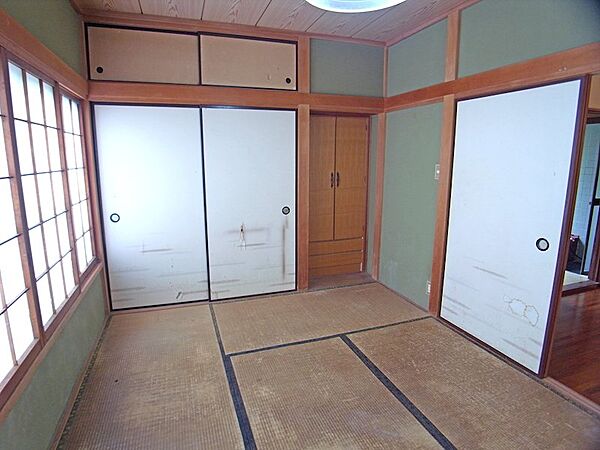 【和室】雨漏していますので修繕が必要です