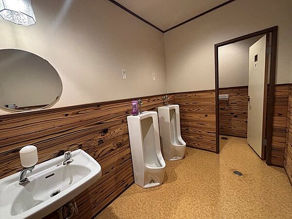 【トイレ】男性用、女性用で分かれています