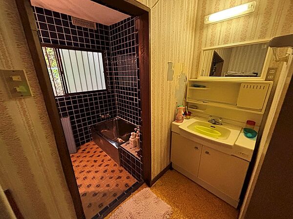 【洗面室】落ち着いた雰囲気です