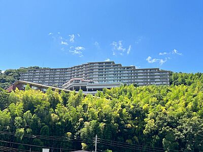 外観:【建物外観】景色に調和した外観です 外観:【建物外観】景色に調和した外観です