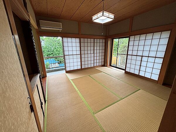 【1階和室】室内からも季節を感じられます