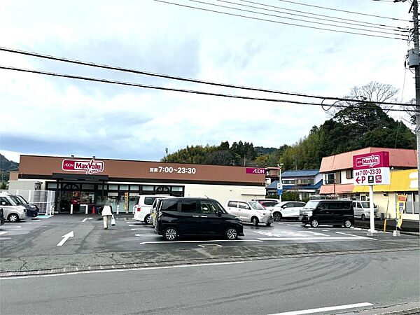 マックスバリュエクスプレス伊東荻店（891m）
