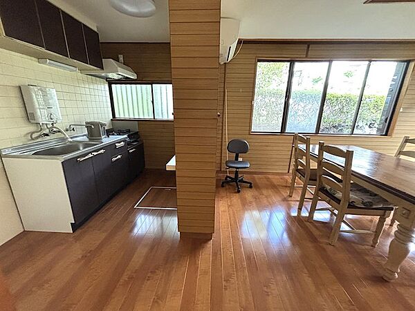 【ダイニング】暖かい日差しが差し込みます