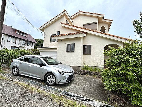 【駐車場】屋外駐車場はゆとりがあります