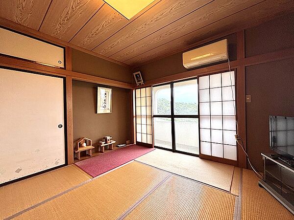 【2階和室】畳が落ち着く2階和室です
