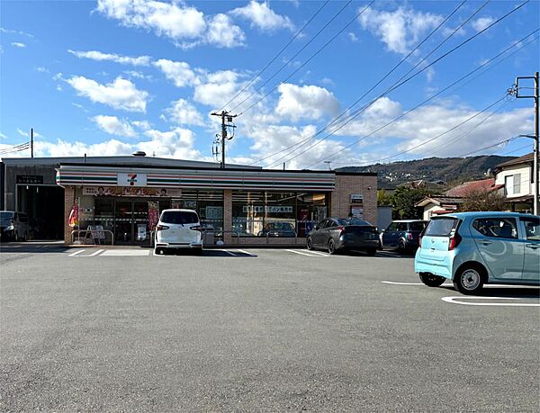 セブンイレブン 伊東吉田店（2474m）