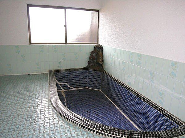 【浴室】広い浴室でゆったりとくつろいで下さい