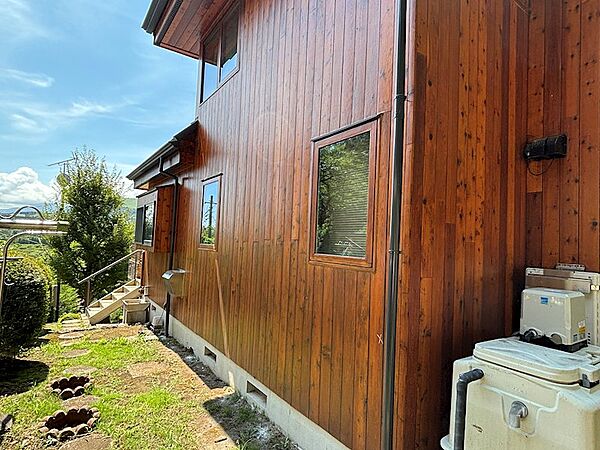 【外観】建物の東側の写真です