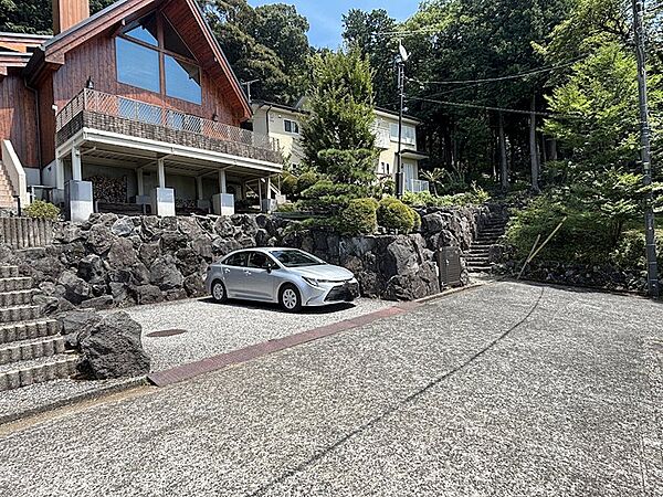 【前面道路】接道は南側なので陽当たりを守ります