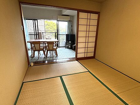 【和室】リビングに隣接しているので使いやすいです