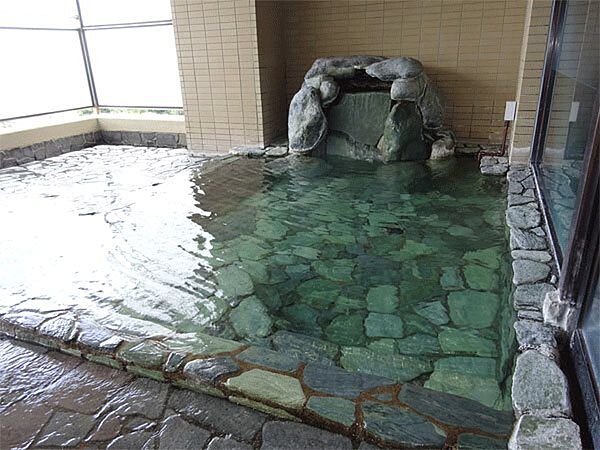【温泉露天風呂】天気の良い日はとても気持ちいいです