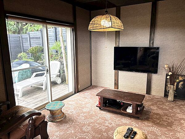 【1階和室】ウッドテラスに出入りする和室です
