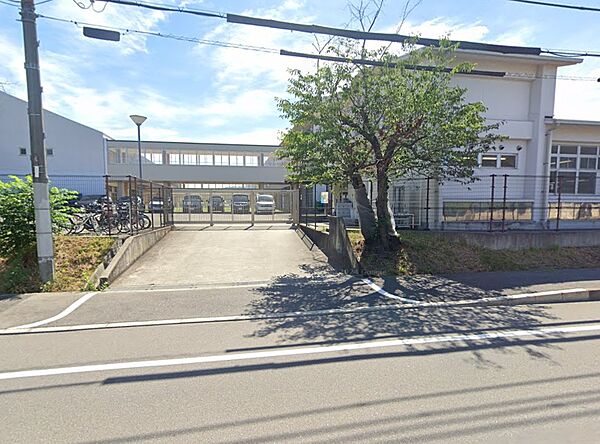 泉北高倉小学校まで約900ｍ