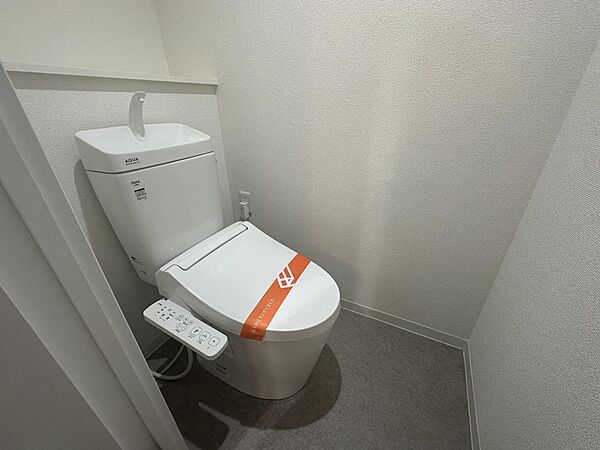 お手入れ簡単なアクアセラミック仕様！気持ちよく使い始められる清潔なトイレ空間。
