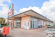 ヨークベニマル西川田店 649m