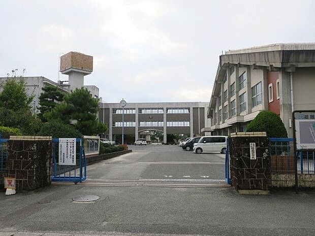 昭栄中学校 1070m