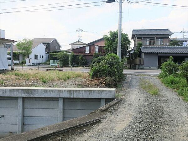 東側道路（北向き）