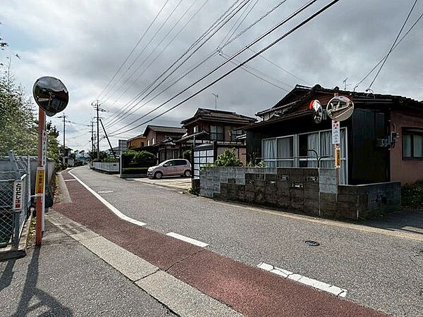 南側道路（西向き）