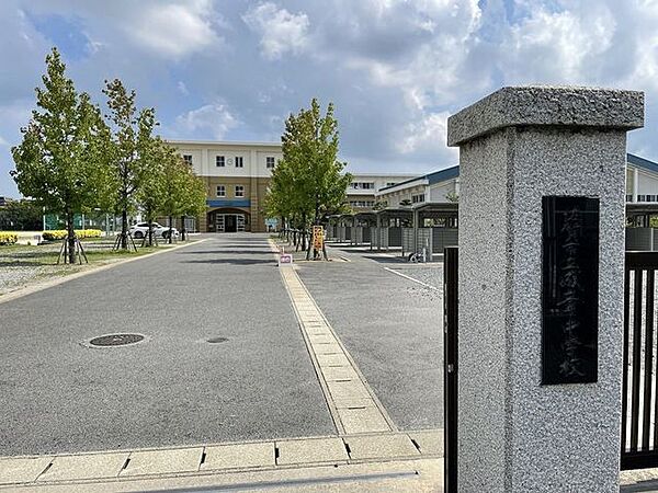 成章中学校 700m
