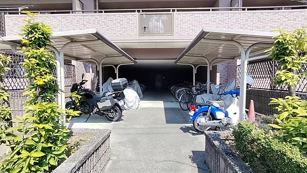 駐輪場・バイク置場完備