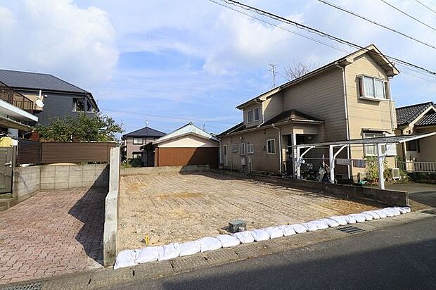道路とフラットで駐車も楽々です♪