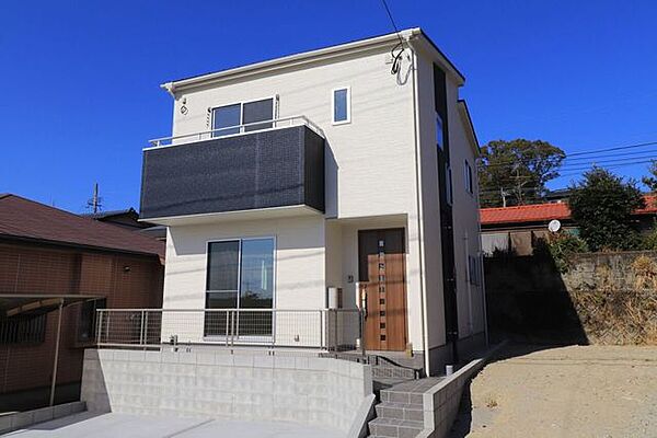 【建築プラン例…みなみの家　施工例】標準仕様で建つモダンな外観一例。お好みに合わせて外壁やドアの色をセレクト可能です！令和7年1月撮影