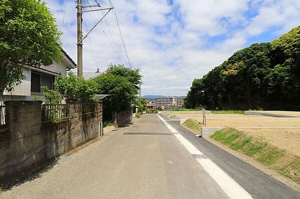 【前面道路】玉里団地2丁目隣接の道路です！