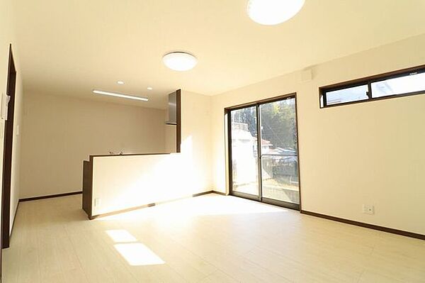 【建築プラン例…みなみの家　リビング】【建物価格…1760万】【間取り…4LDK】【建物（延床）面積…87.77m2】