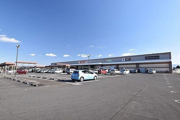 タイヨー松元店株式会社タイヨーは鹿児島の生鮮食品販売企業。地域の方々が日常良く利用するスーパーです。 990m