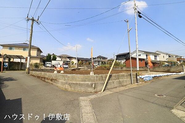 【外観写真】周辺にコンビニ、ドラッグストア、教育施設等あり住環境良好