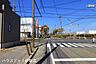 その他：【前面道路】北西側前面道路。歩道付きで安心です。