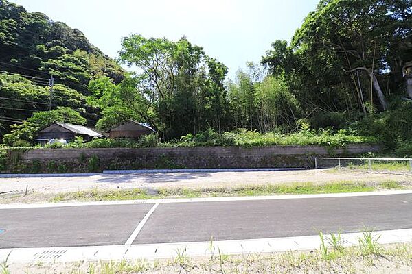 土地売買契約後3ヵ月以内に建築会社アートホームと建築請負契約を締結することを条件に販売し、期間内に契約をされなかった場合、土地売買契約は白紙となり、受領した手付金等の土地代金はお返しします。