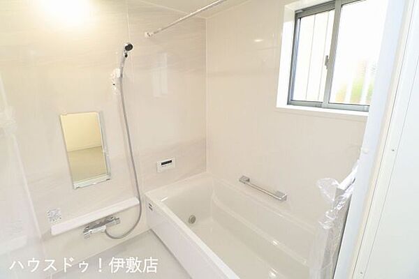 【建築プラン例…みなみの家　浴室】1坪タイプのゆったりとした浴室。ホーローパネルや洗い場、浴槽の色を仕様書よりお選びいただけます。