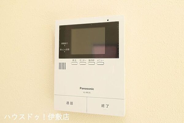 【モニター付きインターホン（同仕様写真）】誰が来てもわかるモニター付き♪女性が一人で家にいてもこれなら安心