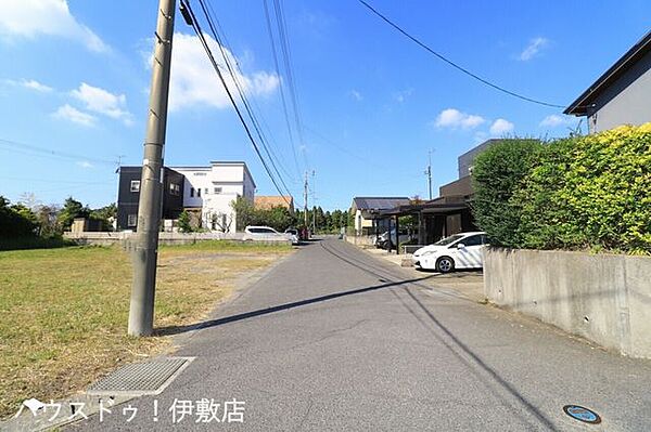北東側前面道路