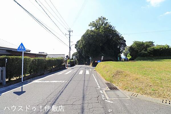 南東側前面道路
