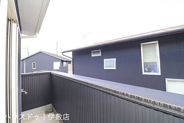 【バルコニー】バルコニーには水栓付でお掃除も楽々です