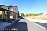 外観：西側前面道路