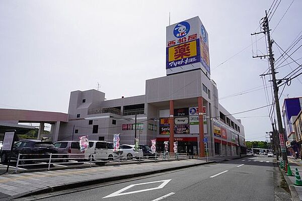 ソレイユタウン伊集院マツモトキヨシや西松屋などがあるショッピングモール 1400m