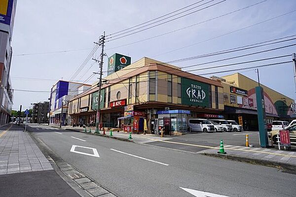 グラード　伊集院店定休日　不定休取扱品目 生鮮食品 日配品 一般食品 日用雑貨 衣料品 お酒　 1510m