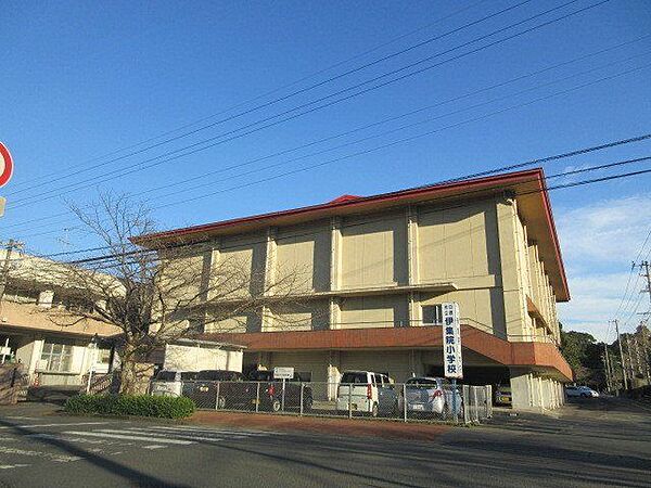 伊集院小学校[伊集院小学校]本校の教育目標 豊かな心をもち，確かな学力を身に付け，たくましく生き抜く児童の育成 440m