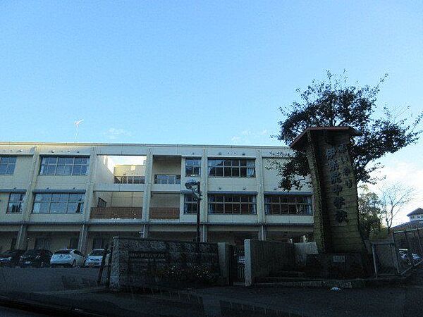 伊集院中学校[伊集院中学校]学校教育目標気づき，考え，実行し，未来を拓く，心豊かでたくましい生徒の育成校　訓「美しき魂」（うるわしきたましい） 190m