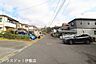 外観：前面道路含む現地写真