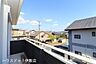 バルコニー：【バルコニー】周囲は閑静な住宅街で視界も抜け、お洗濯物もよく乾く心地よいプライベート空間です。